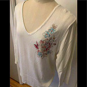 V‎ Neck pullover knit sweater top by GEORGE Plus. Size 1X